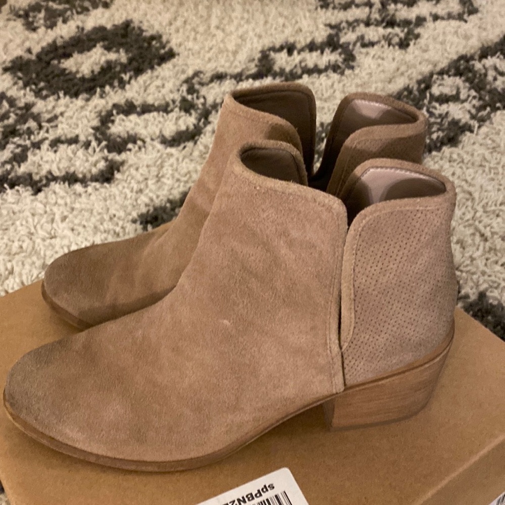 Hinge Booties